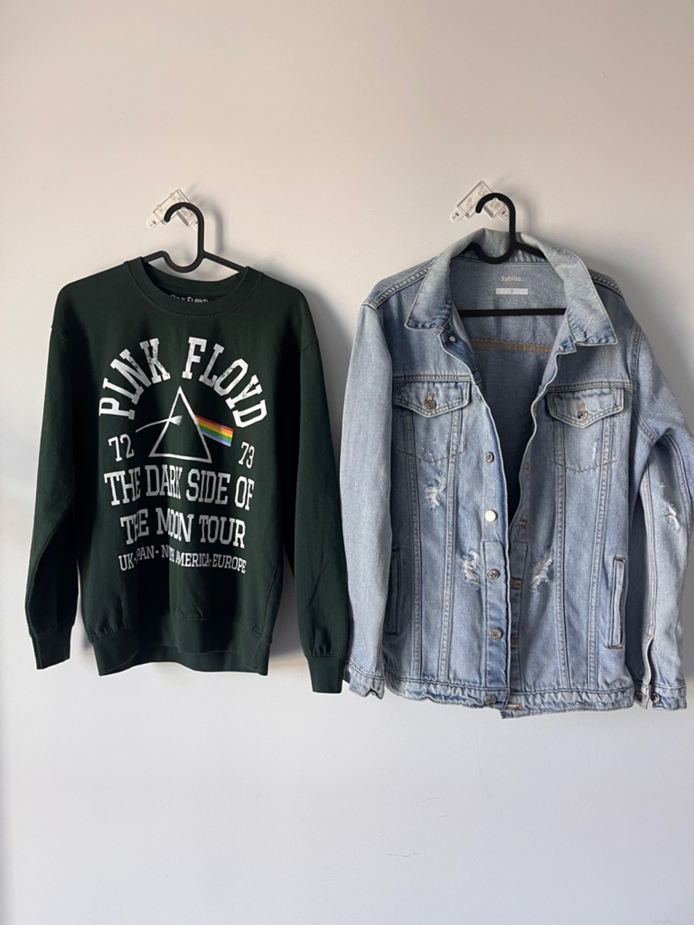 🔥CLEAROUT🔥3/$25🔥Pink Floyd Sweatshirt + Denim Outfit -Sz S